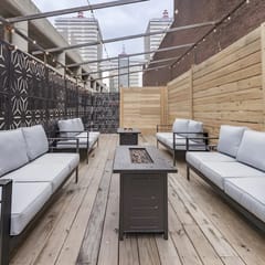 Penthouse Grand Executive Suite. 6 Bed, 3 Bath with Rooftop Private Deck!