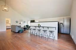 Cottage Park Carriage House. Rest & Explore with Hollyhock - Image 4