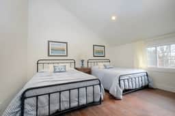 Cottage Park Carriage House. Rest & Explore with Hollyhock - Image 2