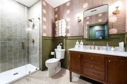 Hollyhock Suite 505: 2 beds/1 bath