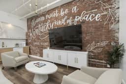 Glamorous Heart of Kentucky 4 Bed 2 bath Luxury Suite