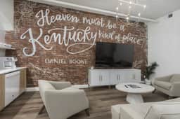 Glamorous Heart of Kentucky 4 Bed 2 bath Luxury Suite