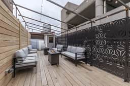 Penthouse Grand Executive Suite. 6 Bed, 3 Bath with Rooftop Private Deck!