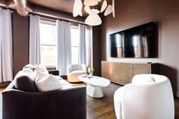 Hollyhock Suite 501: 4 bed/2 bath with soaking tub