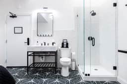 Hollyhock Suite 509: 1 bed/1 bath