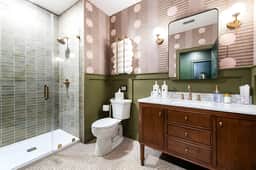 Hollyhock Suite 405: 2 beds/1 bath
