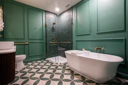 Hollyhock Suite 402: 4 bed/2 bath with soaking tub