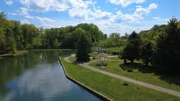 Lakeside Cottage Getaway on 50 acres of Gardens!