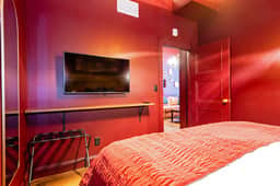 Hollyhock Suite 508: 2 beds/1 bath