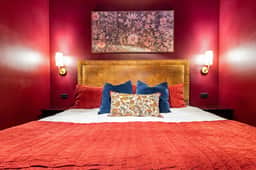 Hollyhock Suite 508: 2 beds/1 bath