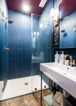 Hollyhock Suite 508: 2 beds/1 bath