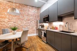 Hollyhock Suite 303: 2 Bed/1 Bath - Image 3