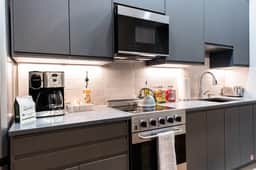Hollyhock Suite 303: 2 Bed/1 Bath - Image 4