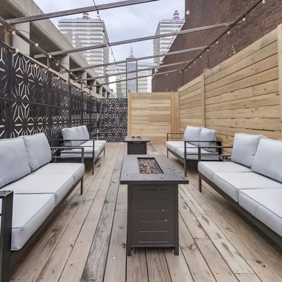 Penthouse Grand Executive Suite. 6 Bed, 3 Bath with Rooftop Private Deck!