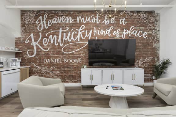 Glamorous Heart of Kentucky 4 Bed 2 bath Luxury Suite