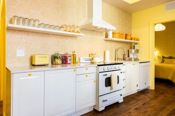 Hollyhock Suite 513: 5 beds/2 bath