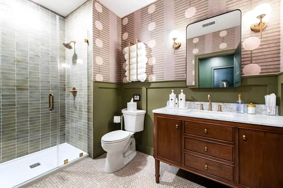 Hollyhock Suite 405: 2 beds/1 bath