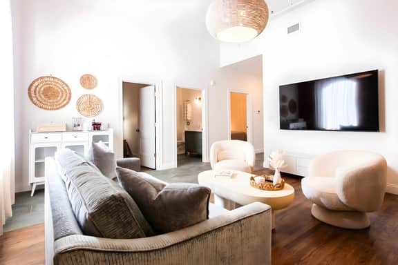 Hollyhock Suite 407: 3 bed /2 bath