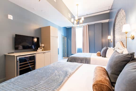 Hollyhock Suite 406: 1 bed/1 bath