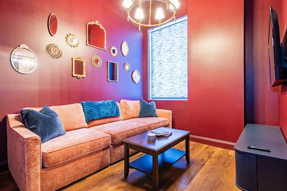 Hollyhock Suite 508: 2 beds/1 bath