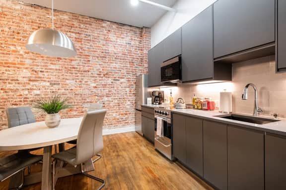 Hollyhock Suite 303: 2 Bed/1 Bath - Image 3
