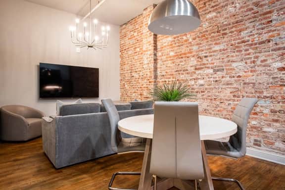 Hollyhock Suite 303: 2 Bed/1 Bath - Image 5