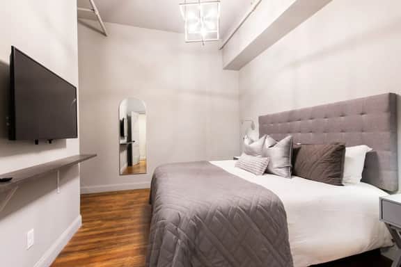 Hollyhock Suite 303: 2 Bed/1 Bath - Image 2