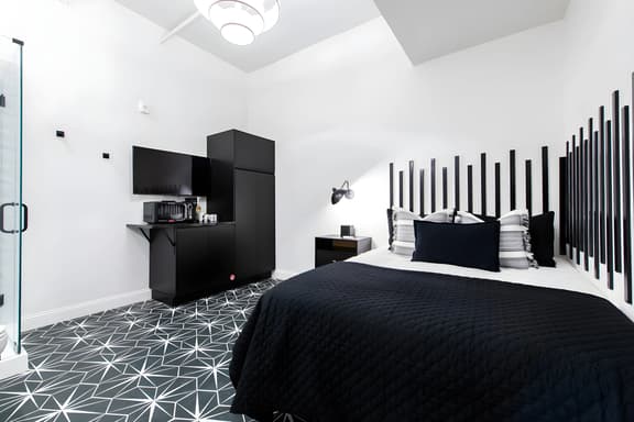 Hollyhock Suite 509: 1 bed/1 bath
