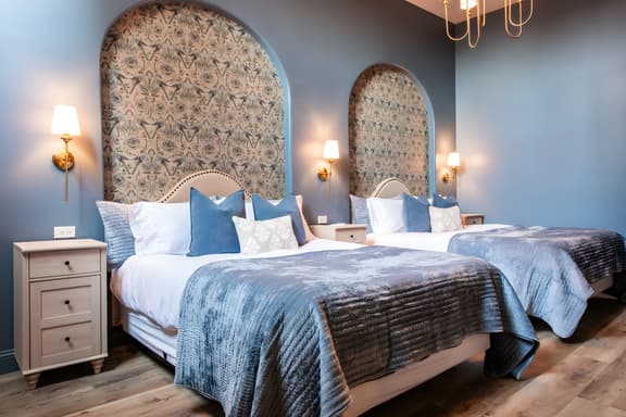 Hollyhock Suite 506: 1 bed + 1 loft bed/1 bath