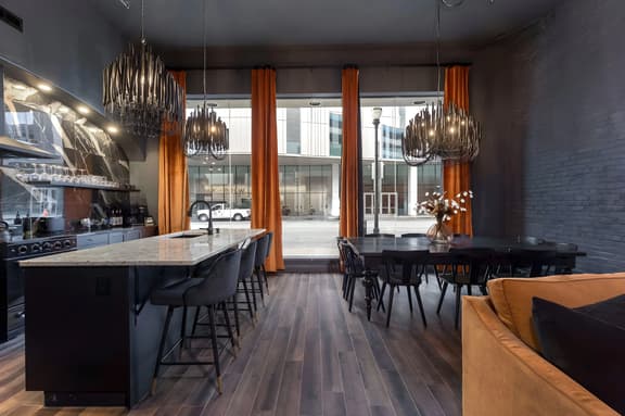 Historic District Hideaway. 4bed