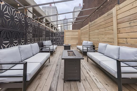 Penthouse Grand Executive Suite. 6 Bed, 3 Bath with Rooftop Private Deck!