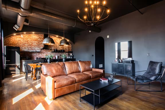 Hollyhock Suite 502: 4 bed/2 bath with soaking tub