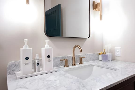 Hollyhock Suite 404: 1 bed/1 bath