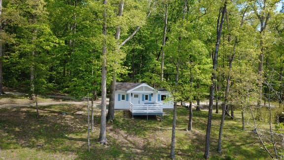Lakeside Cottage Getaway on 50 acres of Gardens!