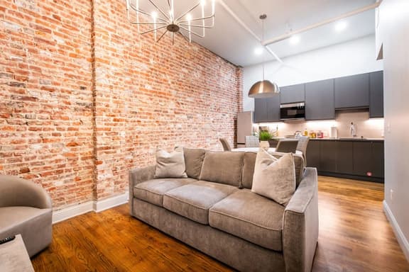 Hollyhock Suite 303: 2 Bed/1 Bath - Image 1